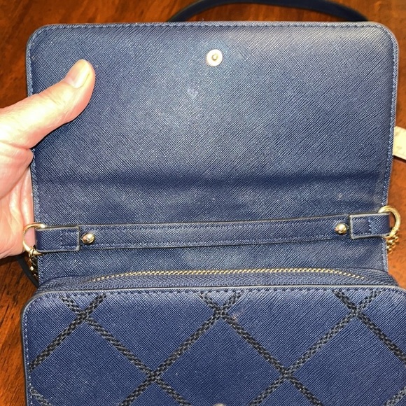 Crown & Ivy crossbody clutch wallet removable strap and 10 cardholders - Picture 7 of 12